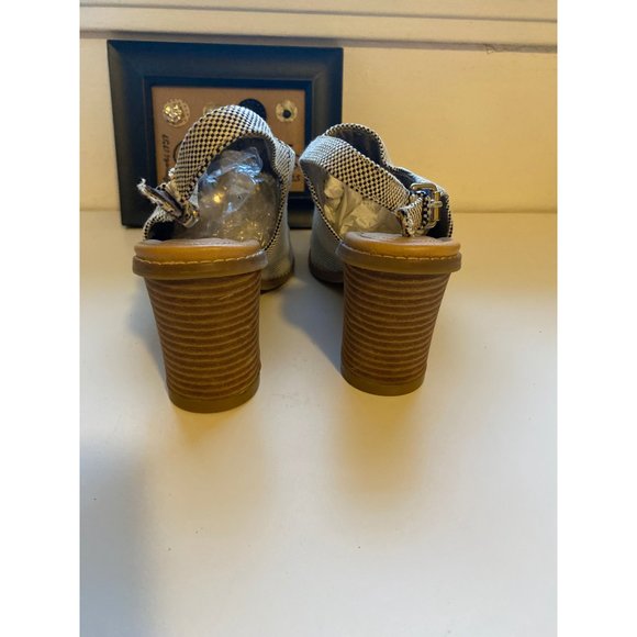 Tan & Black Heels Bootie Sandals 10 - Picture 3 of 3